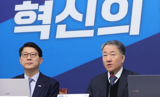 공천 면접 앞두고 발언하는 박능후