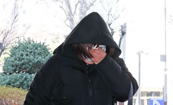 구속심사 출석하는 '반포대교 추락' 포르쉐 운전자 약물 전달 A씨