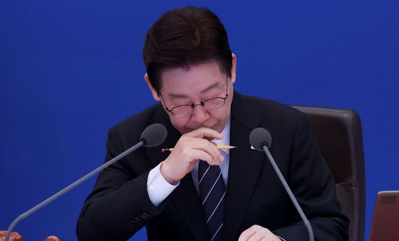 이재명 대통령, 중동상황 대응 보고 경청