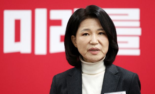 면접 마친 뒤 백브리핑하는 이진숙 예비후보