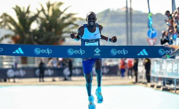 삼성전자 '갤워치8' 찬 제이콥 키플리모, 리스본 하프마라톤 우승