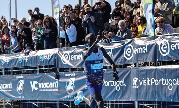 '갤워치8' 찬 제이콥 키플리모, 리스본 하프마라톤 우승