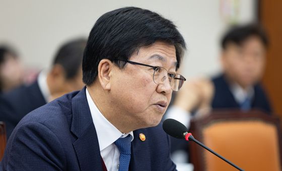 최교진 교육부 장관, 교육위 질의 답변