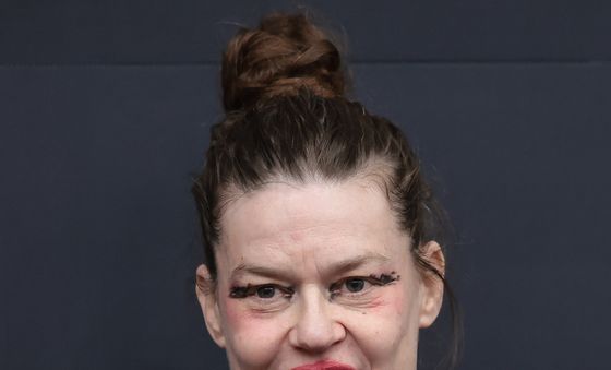 인사말 하는 안무가 샤론 에얄