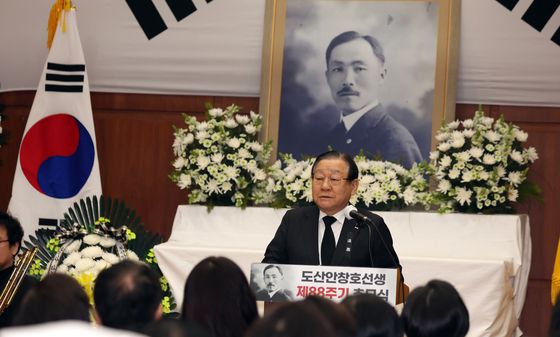 추모식사하는 김재실 도산안창호선생기념사업회 회장