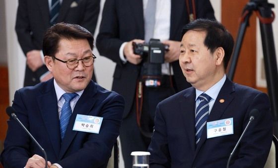 대화하는 구윤철 부총리·박승희 사장