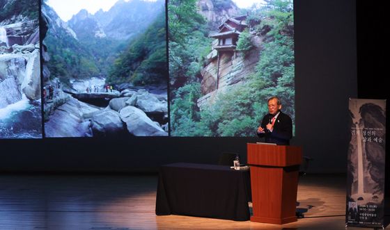 유홍준 관장, 겸재 정선 예술 세계 조명