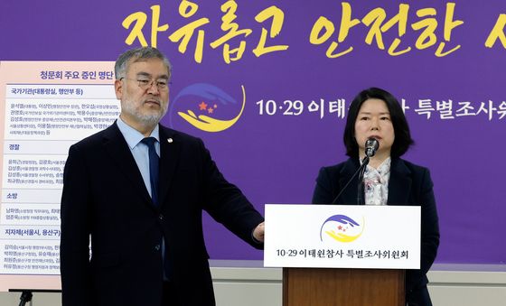 질문에 답하는 위은진 준비단장