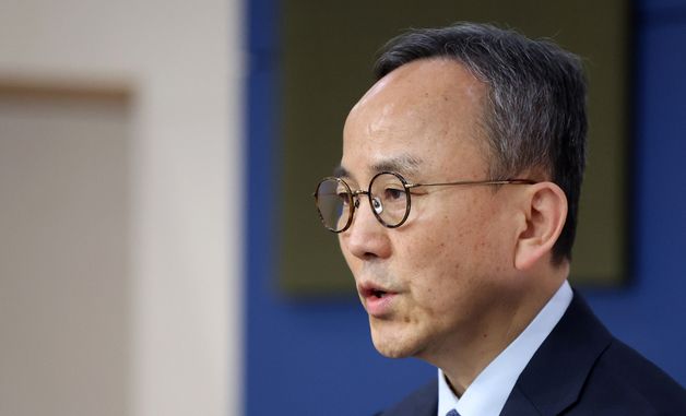 브리핑 하는 박일 외교부 대변인