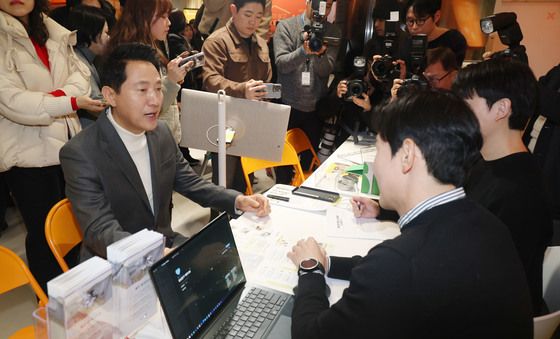 청년 홈&잡 페어 방문한 오세훈 시장