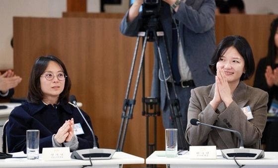 박수치는 최수연·전주연 대표