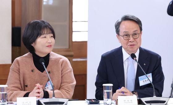 발표하는 진옥동 신한금융지주 회장