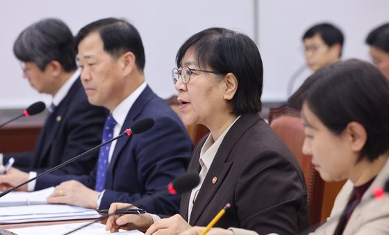 답변하는 정은경 장관