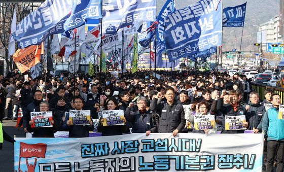 도심 행진하는 민주노총