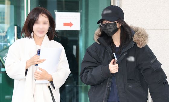 경찰 조사 마치고 나서는 쯔양