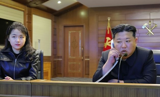 '최현호' 순항미사일 시험발사 지켜보는 김정은과 주애