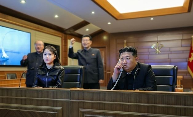 김정은, 딸 주애와 '최현호' 순항미사일 시험발사 참관