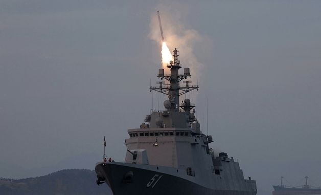 北 "김정은, 해군 전력 가속화 과업 지시"