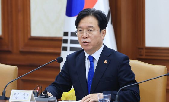 발언하는 김영훈 고용노동부 장관