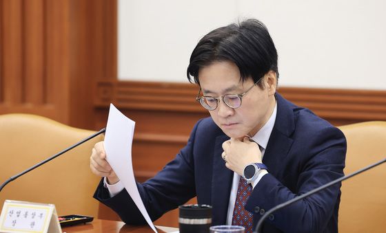 비상경제장관회의 참석한 김정관 장관