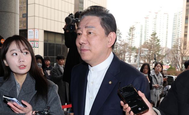 3차 조사 출석하는 김병기 의원