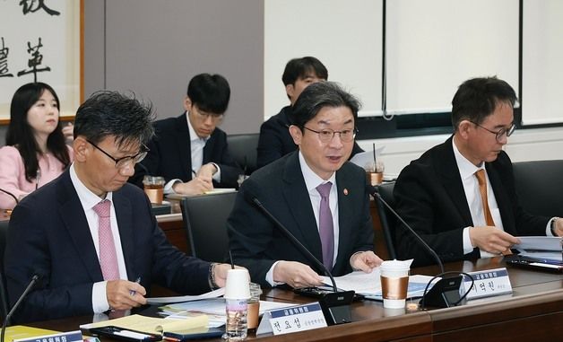 금융시장 리스크 점검회의 주재하는 이억원 금융위원장