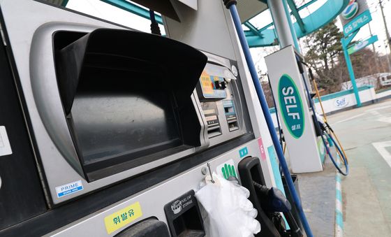 기름값 폭등에 영업 중단한 주유소