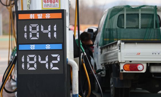 주유소 기름값 11일 만에 하락 전환