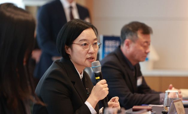 인사말하는 한성숙 중기부 장관