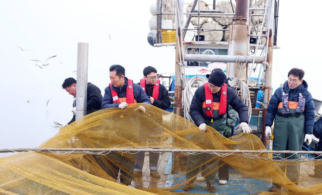 새우잡이 체험하는 정청래·박찬대