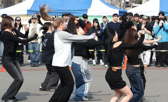 신나는 댄스 공연