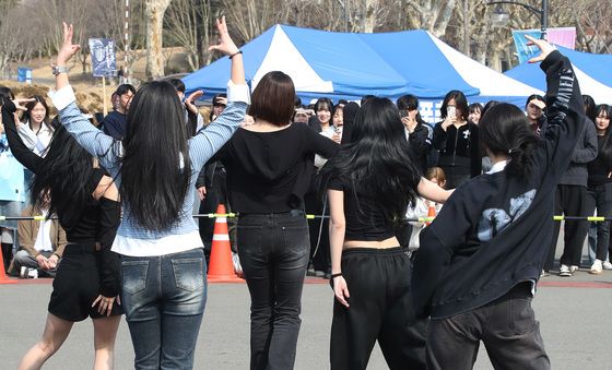 '댄스와 함께' 봄이 오는 캠퍼스