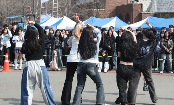 신나는 댄스 공연