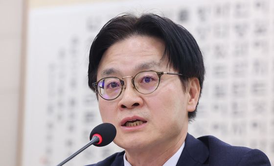 의원 질의 답변하는 김정관 장관