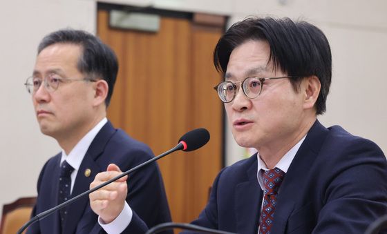 답변하는 김정관 산업통상부 장관