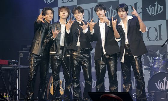 밴드 보이드, 행복한 데뷔