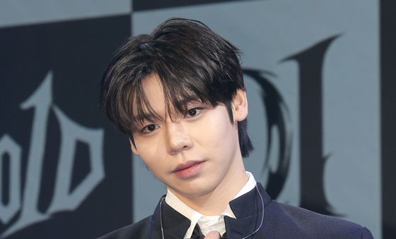 포즈 취하는 보이드 조주연