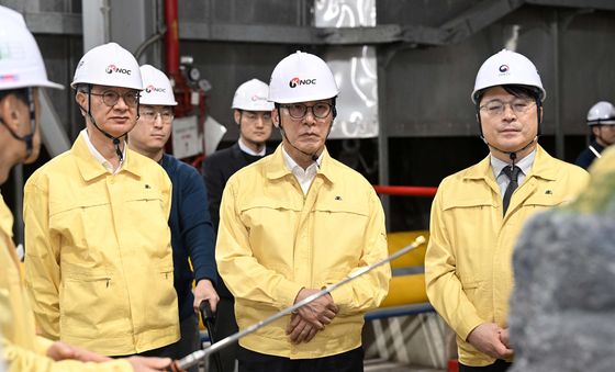 김민석 총리, 유가 변동성 대응 위해 현장 방문