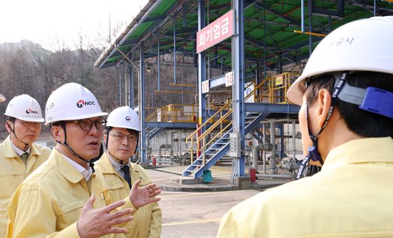 김민석 총리, 구리 석유 비축기지 찾아