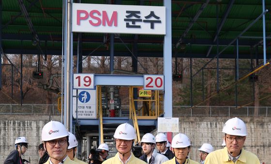 김민석 총리, 한국석유공사 구리지사에서 에너지 대응 점검