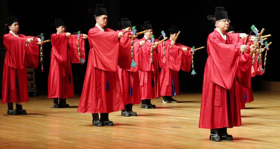 진지한 모습으로