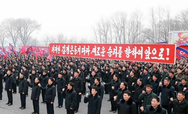 궐기대회 진행중인 노동계급과 직맹원들