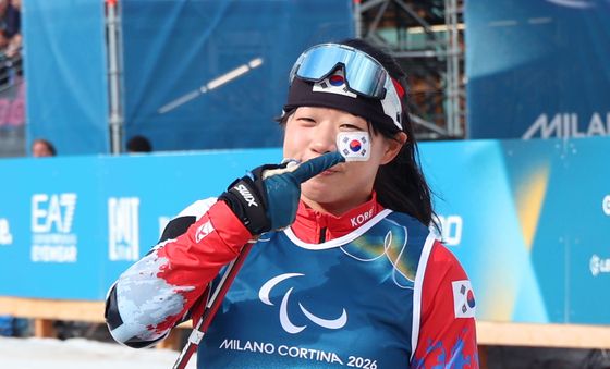 김윤지, 크로스컨트리 스키 10㎞ 은메달 쾌거