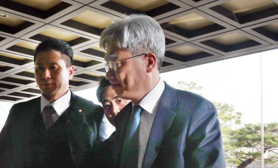 출근하는 김상환 헌법재판소장