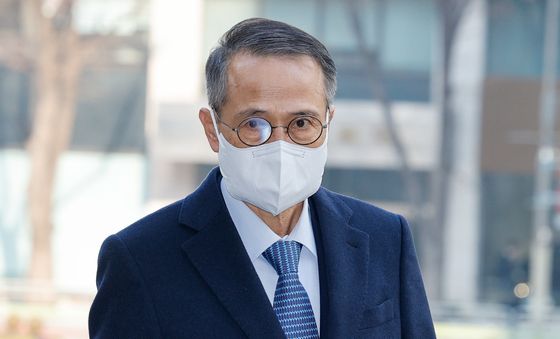 김규현 전 국정원장, '강서구청장 선거 개입 의혹' 경찰 출석