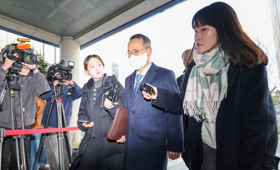 김규현 전 국정원장, '강서구청장 선거 개입 의혹' 경찰 출석