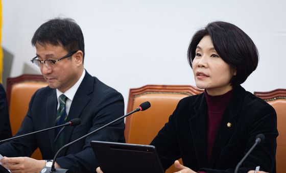 모두 발언하는 한정애 민주당 정책위의장