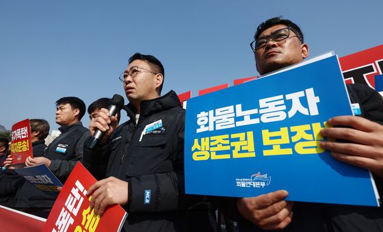 생존권 보장 촉구하는 화물노동자들