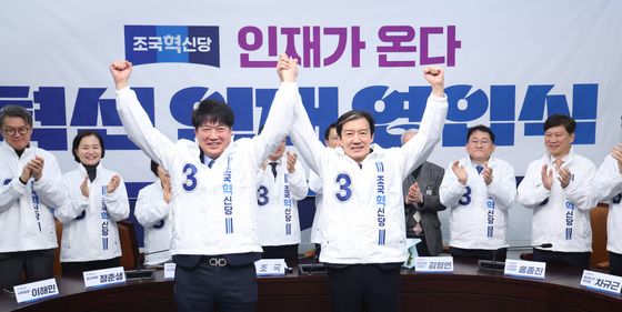 조국 '지선 혁신 인재 1호 영입'