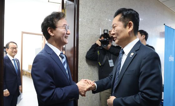 정청래, 전재수 의원 접견